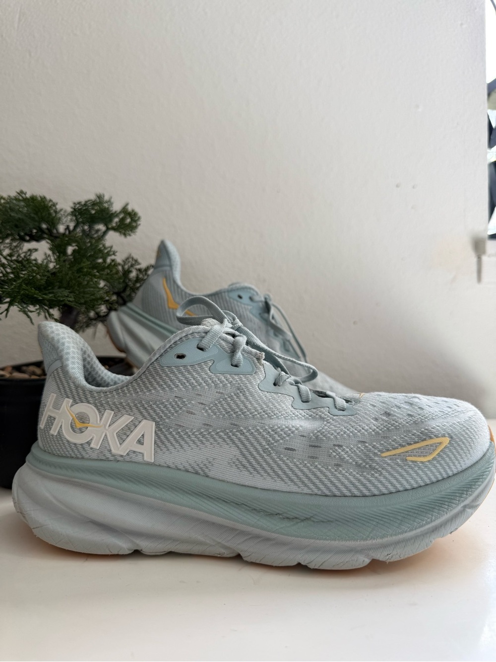 Hoka Clifton 9 Women size 8 Light Blue Running Shoes with Yellow Accents